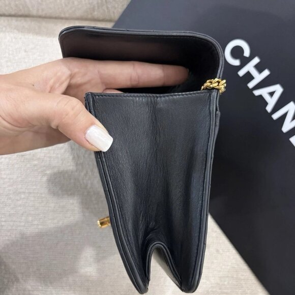 Authentic CHANEL black lambskin single flap classic crossbody single flap - Picture 7 of 16